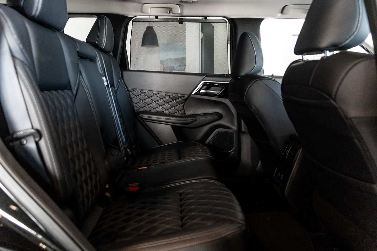 2024 Mitsubishi Outlander Exceed ZM