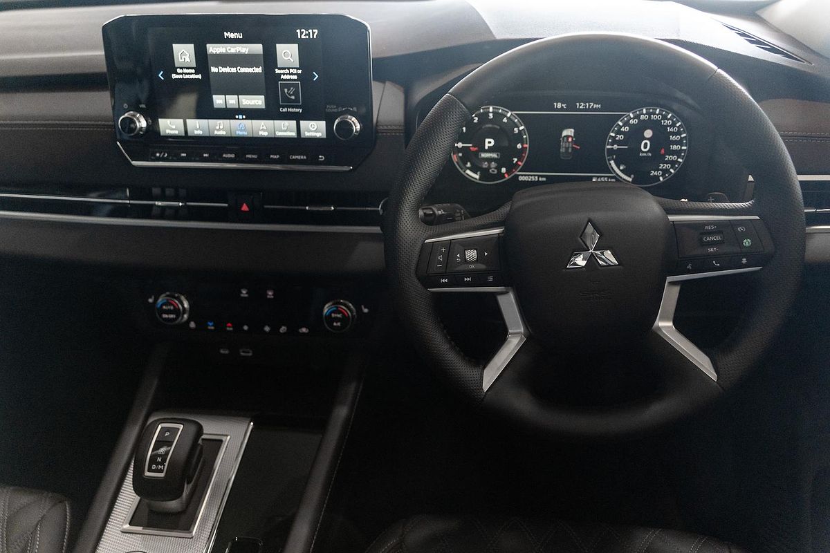 2024 Mitsubishi Outlander Exceed ZM