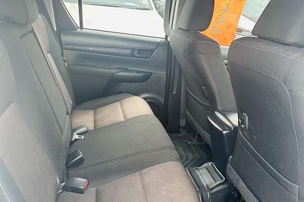 2018 Toyota Hilux SR TD DC 2.8D/4WD/6A 4X4