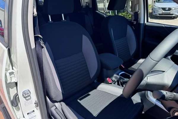 2024 Nissan Navara ST D23 4X4
