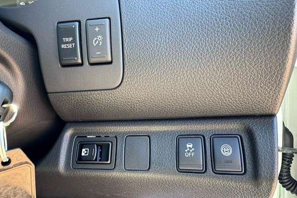 2024 Nissan Navara ST D23 4X4