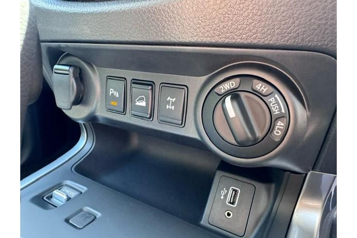 2024 Nissan Navara ST D23 4X4