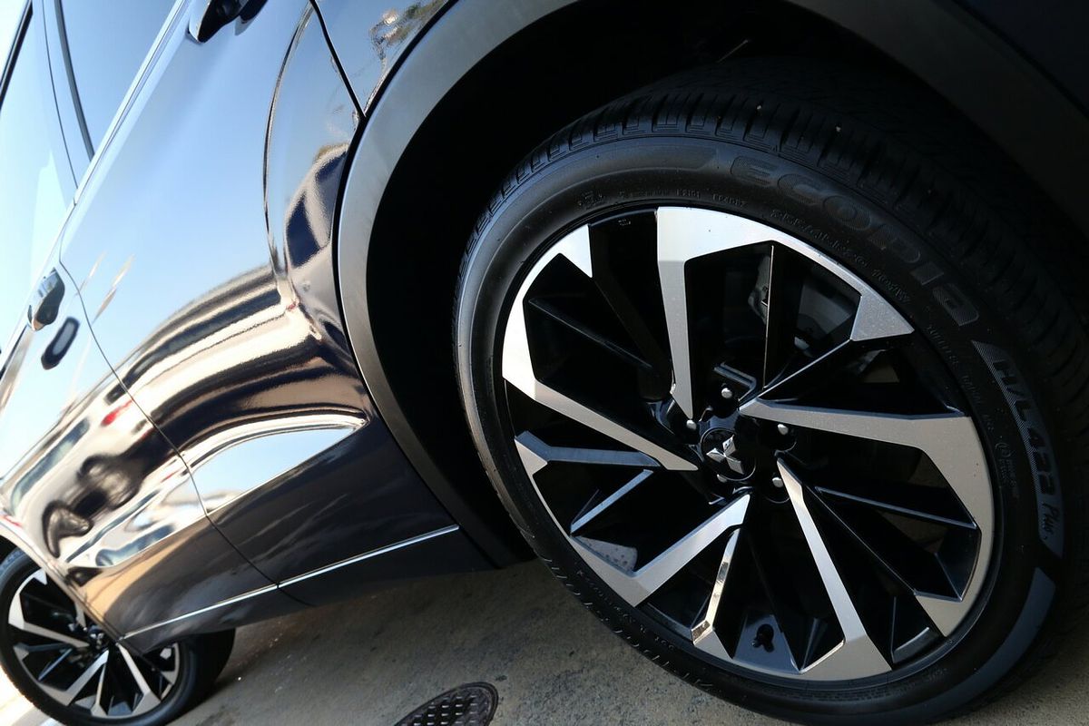 2022 Mitsubishi Outlander Exceed ZM