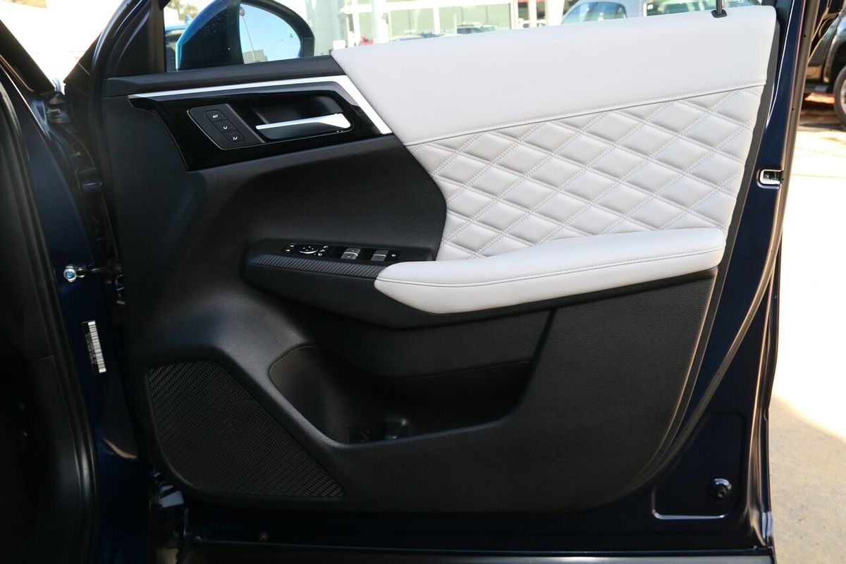 2022 Mitsubishi Outlander Exceed ZM