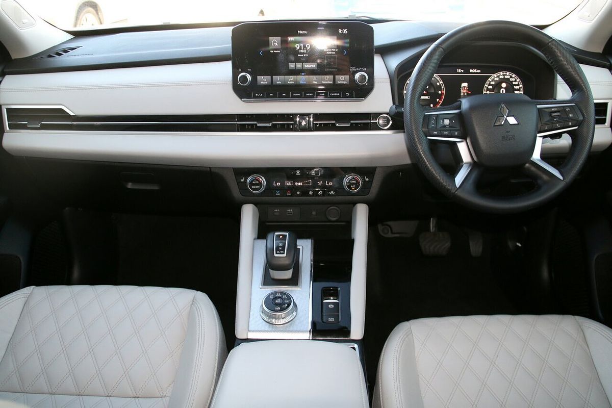 2022 Mitsubishi Outlander Exceed ZM