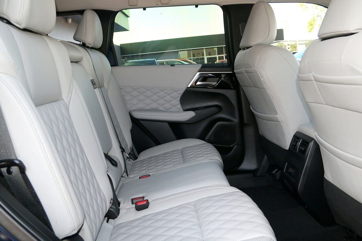2022 Mitsubishi Outlander Exceed ZM