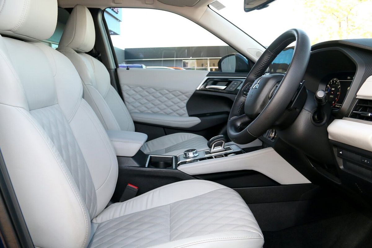 2022 Mitsubishi Outlander Exceed ZM