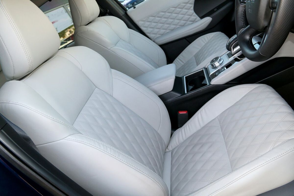 2022 Mitsubishi Outlander Exceed ZM