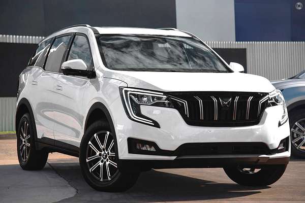 2024 Mahindra XUV700 AX7L