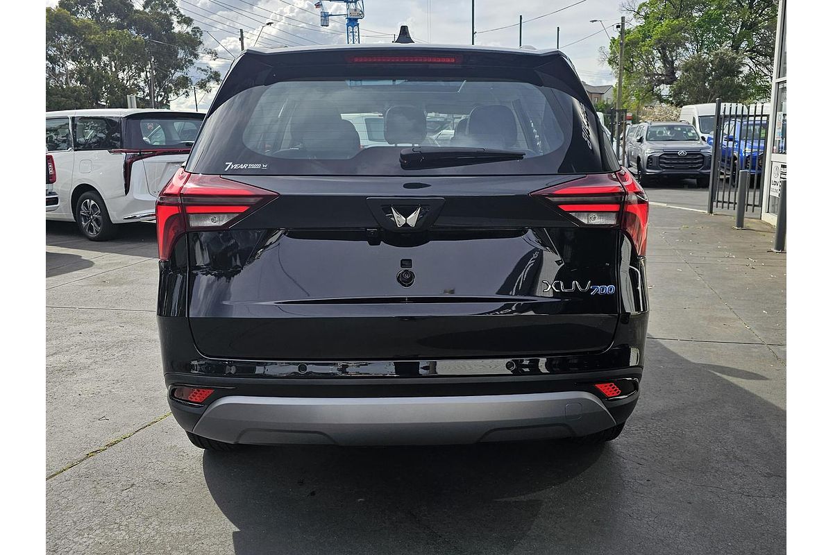 2024 Mahindra XUV700 AX7L Black Edition