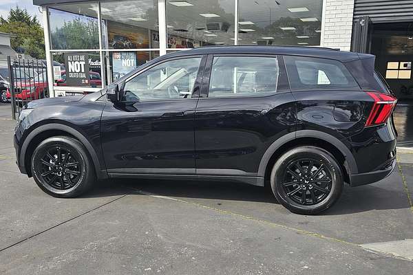 2024 Mahindra XUV700 AX7L Black Edition