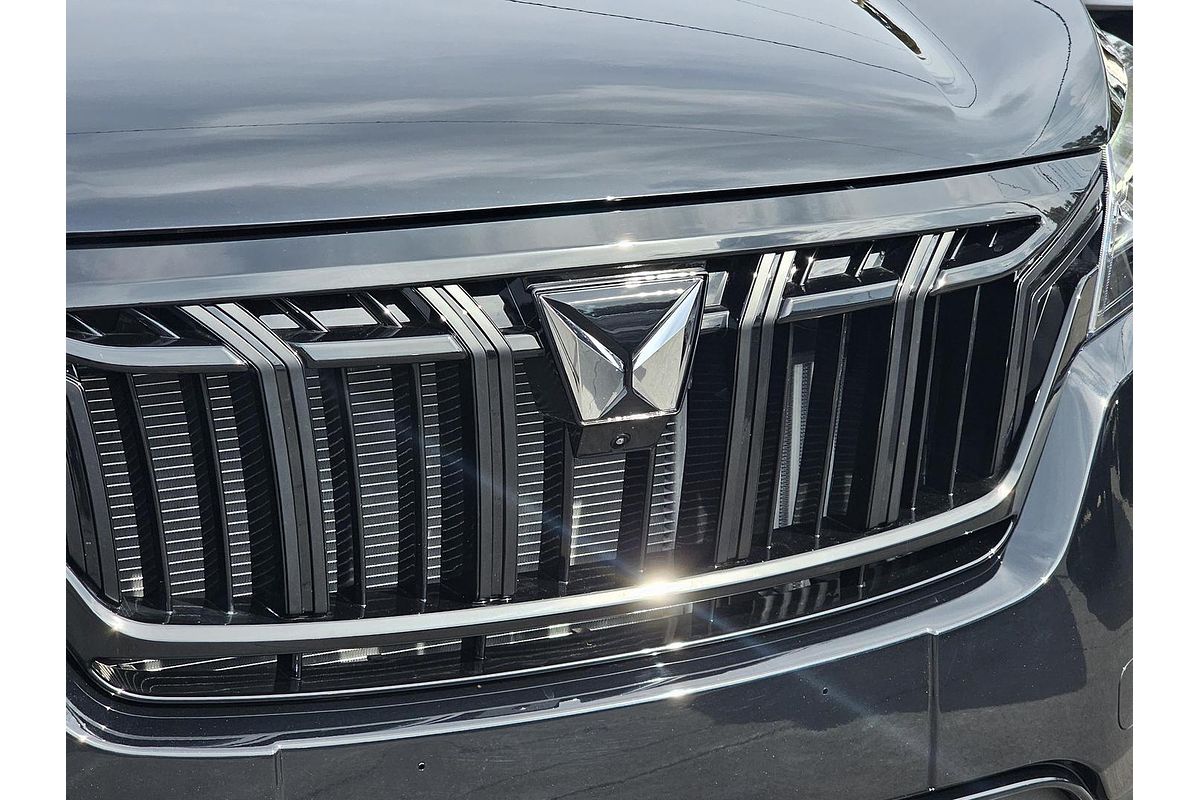 2024 Mahindra XUV700 AX7L Black Edition