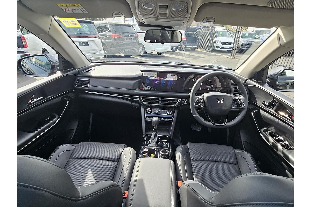 2024 Mahindra XUV700 AX7L Black Edition