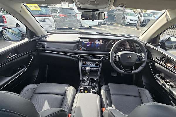 2024 Mahindra XUV700 AX7L Black Edition