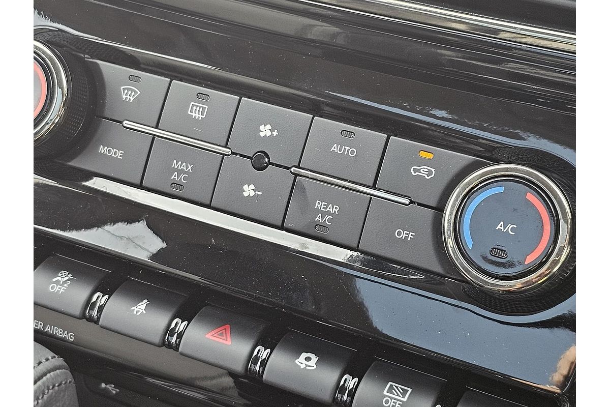 2024 Mahindra XUV700 AX7L Black Edition