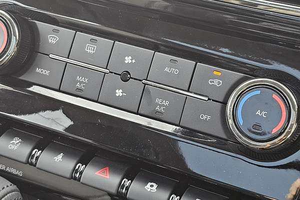 2024 Mahindra XUV700 AX7L Black Edition