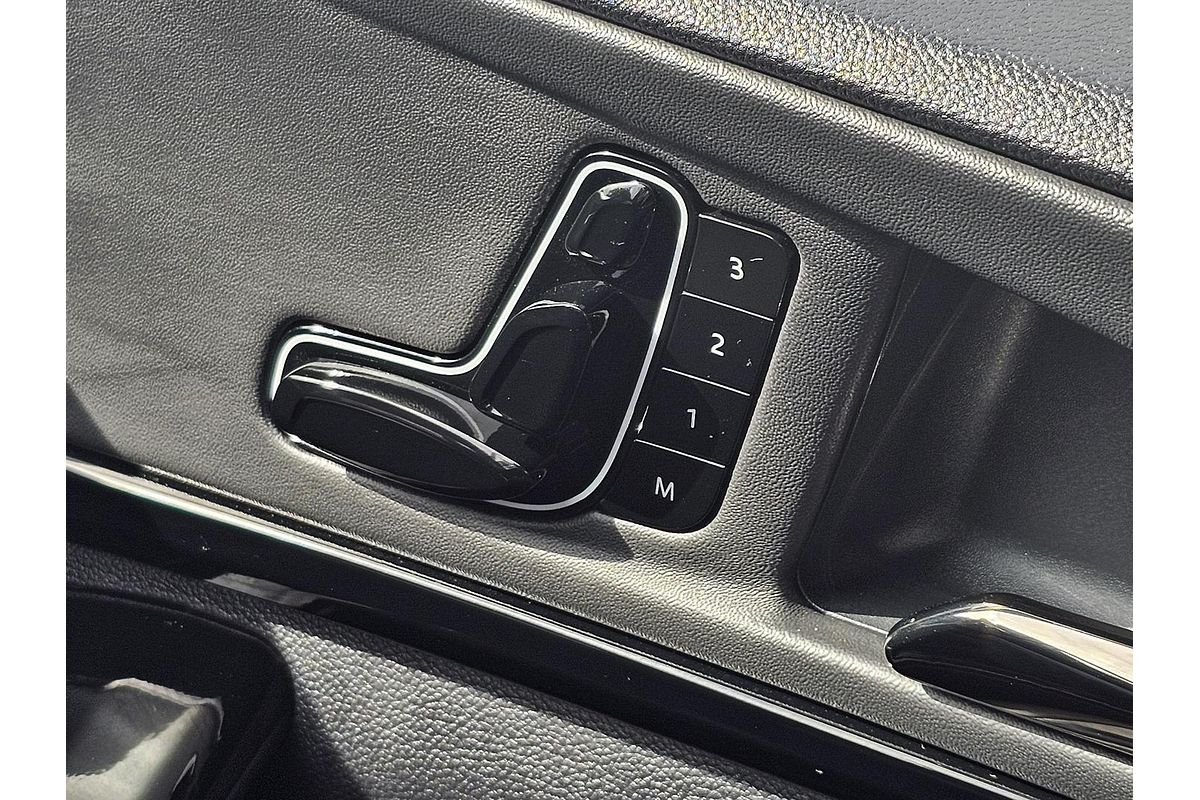 2024 Mahindra XUV700 AX7L Black Edition