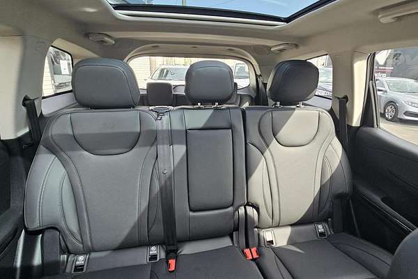 2024 Mahindra XUV700 AX7L Black Edition