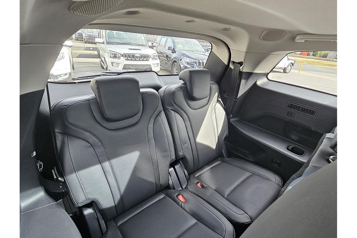 2024 Mahindra XUV700 AX7L Black Edition