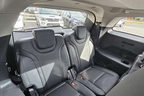 2024 Mahindra XUV700 AX7L Black Edition