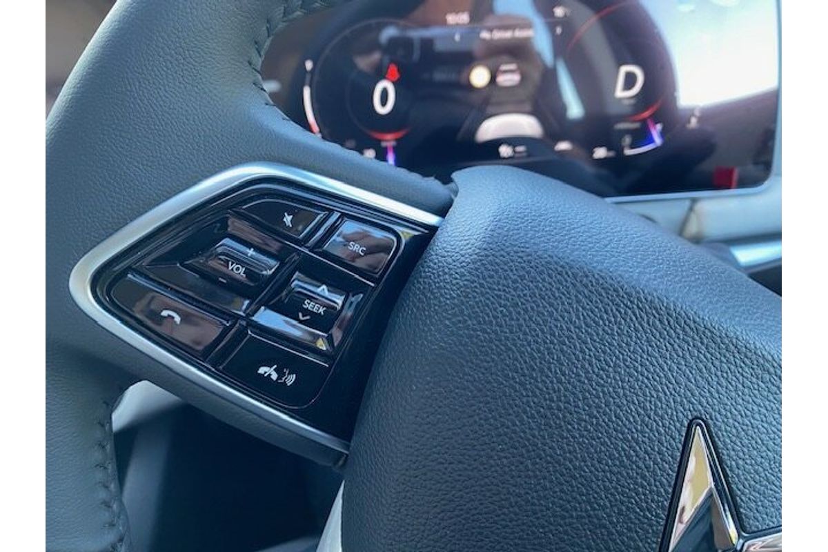 2024 Mahindra XUV700 AX7L