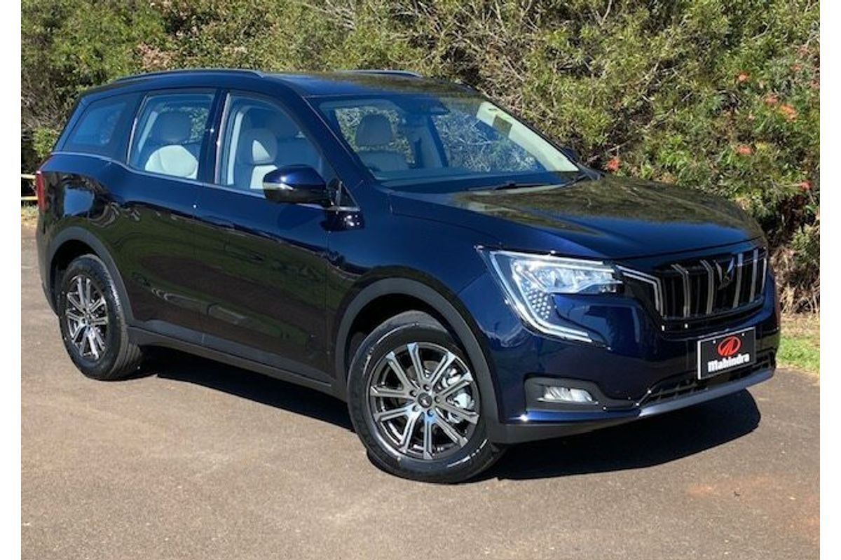 2024 Mahindra XUV700 AX7L