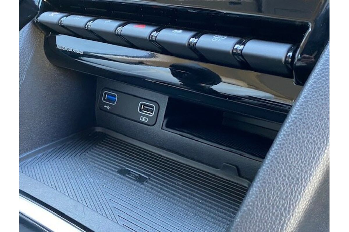 2024 Mahindra XUV700 AX7L
