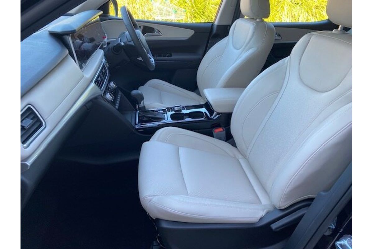 2024 Mahindra XUV700 AX7L