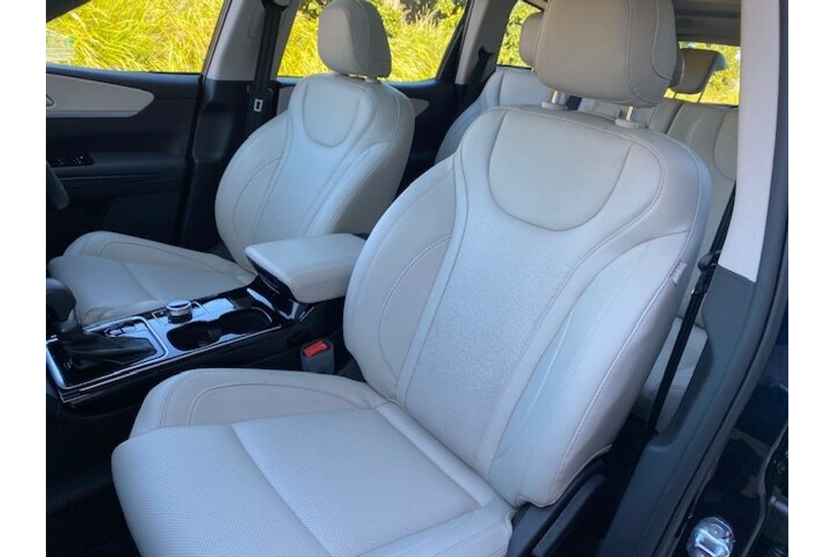 2024 Mahindra XUV700 AX7L