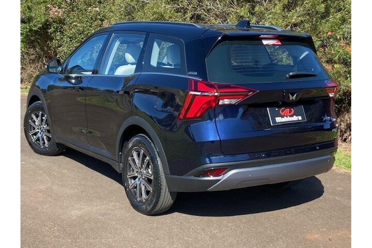 2024 Mahindra XUV700 AX7L