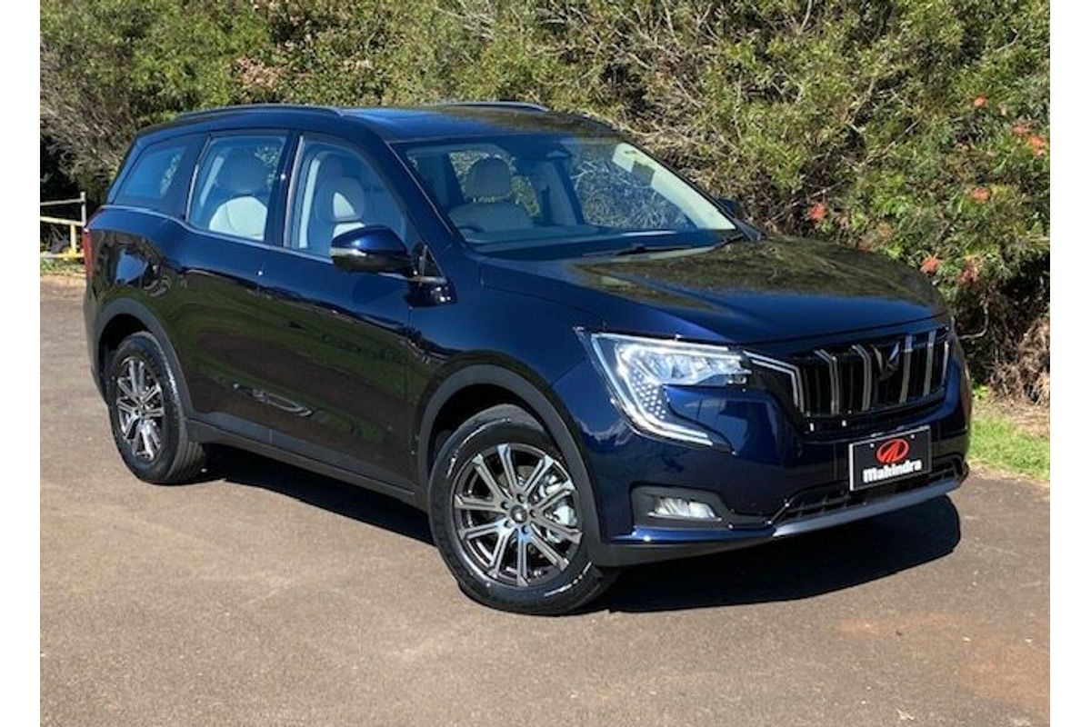2024 Mahindra XUV700 AX7L