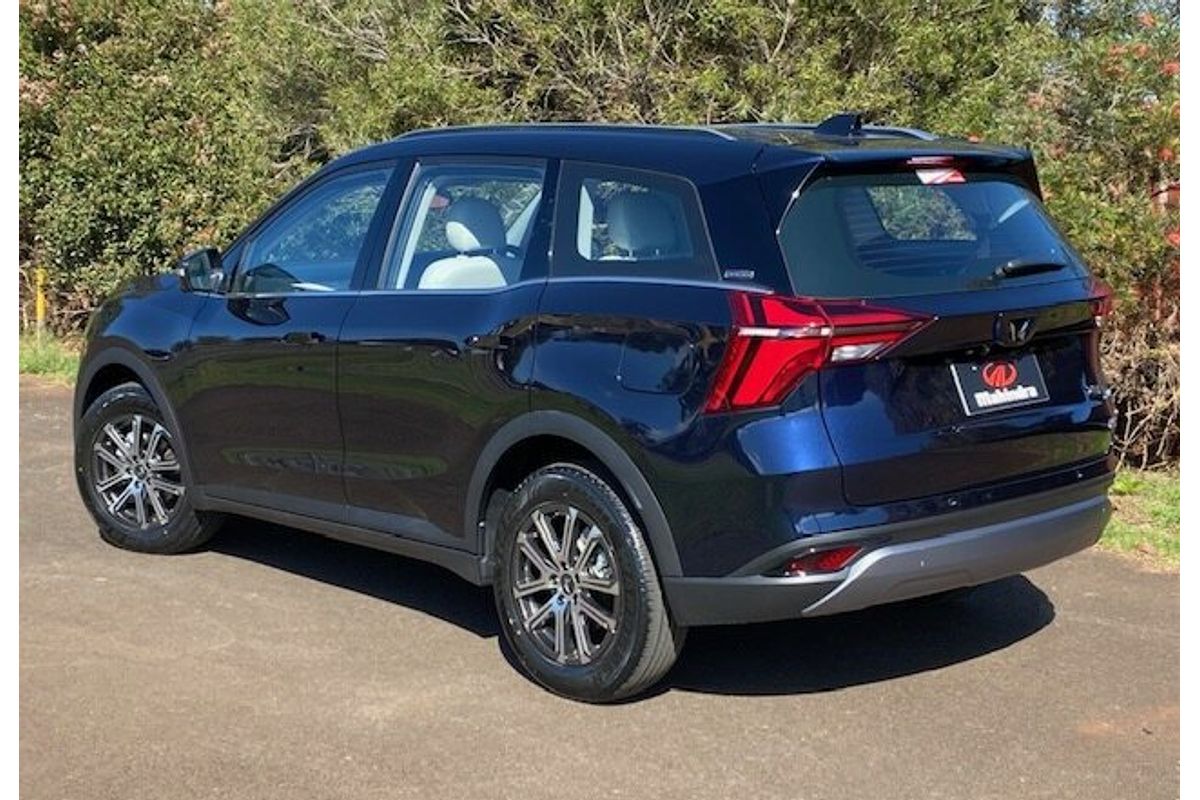 2024 Mahindra XUV700 AX7L