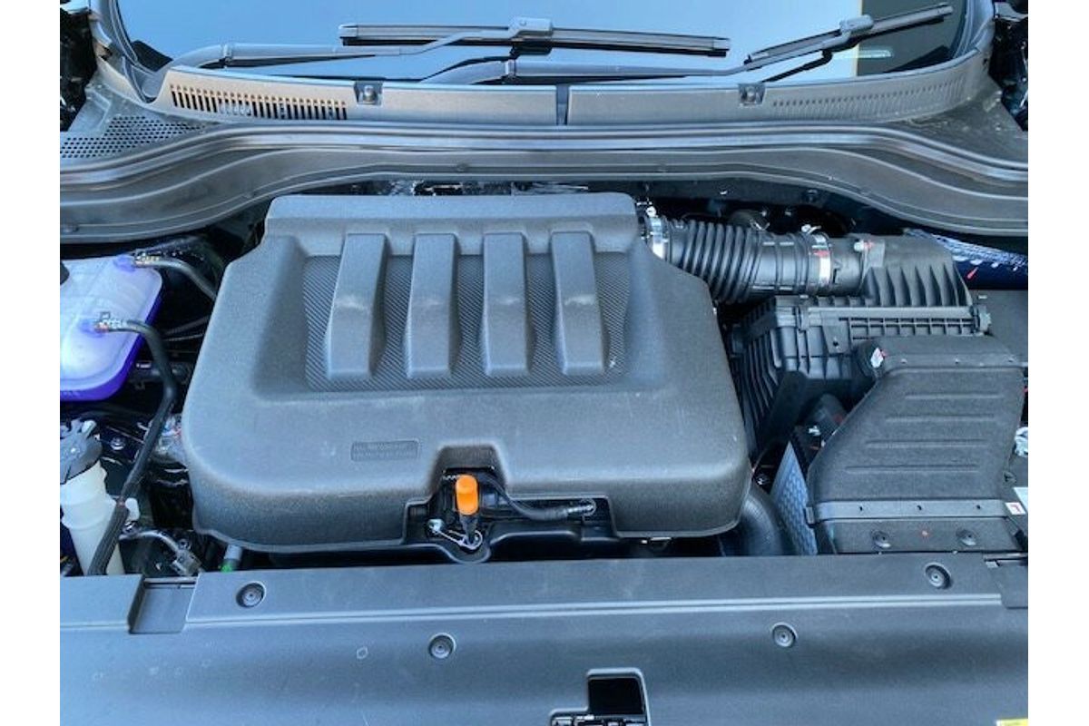 2024 Mahindra XUV700 AX7L