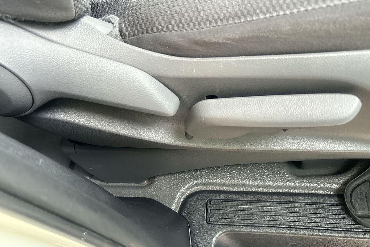 2019 Toyota Hiace Commuter GDH322R