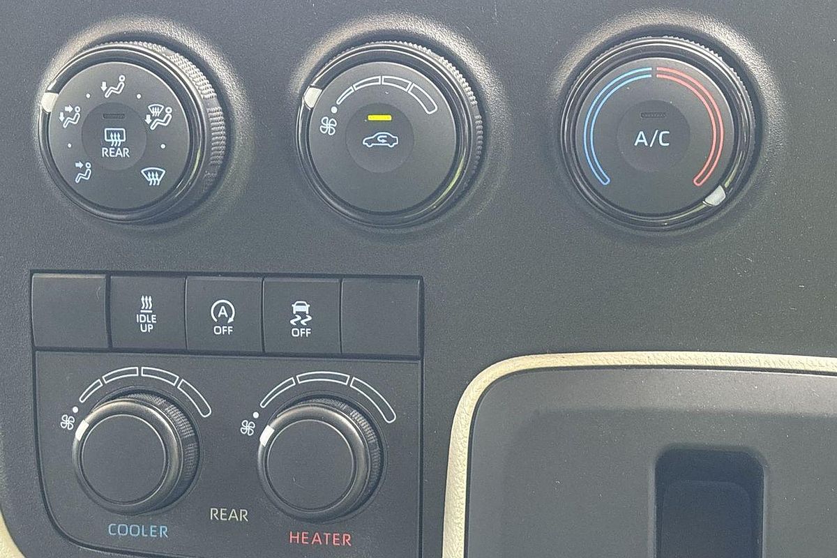 2019 Toyota Hiace Commuter GDH322R