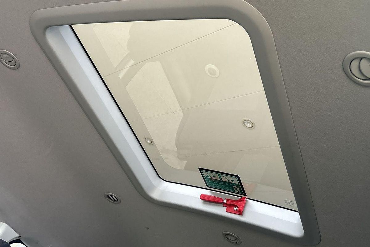 2019 Toyota Hiace Commuter GDH322R