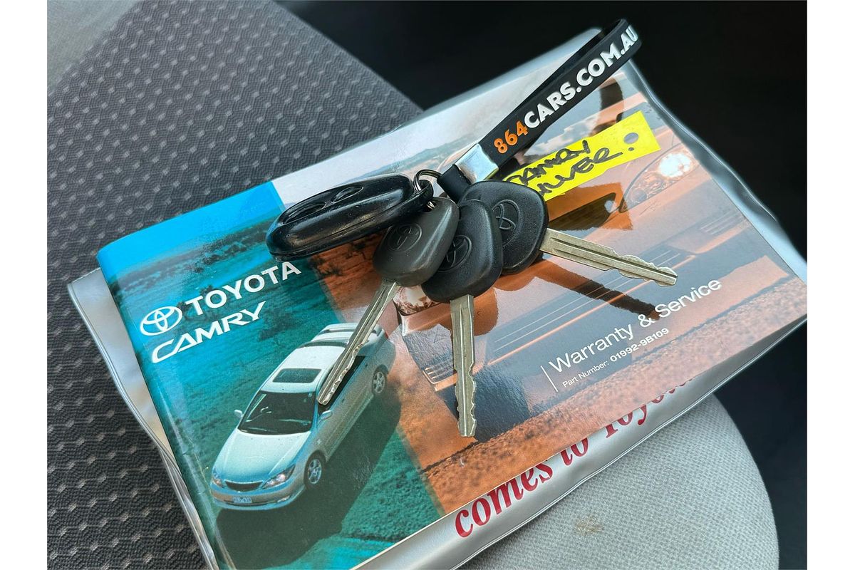 2004 Toyota CAMRY ALTISE in SILVER Used Sedan Hamilton