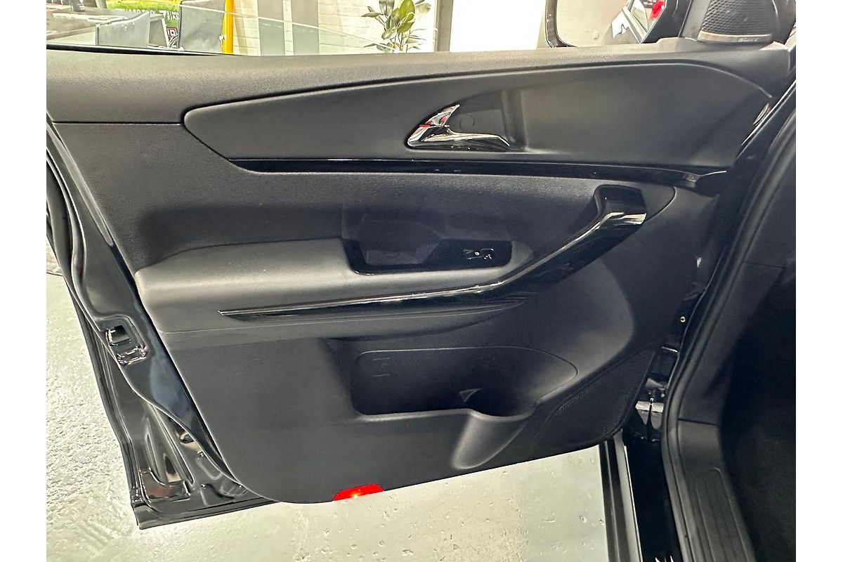 2024 Mahindra XUV700 AX7L Black Edition