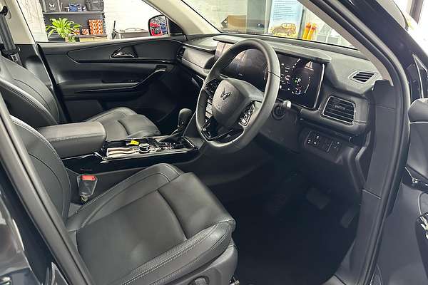 2024 Mahindra XUV700 AX7L Black Edition