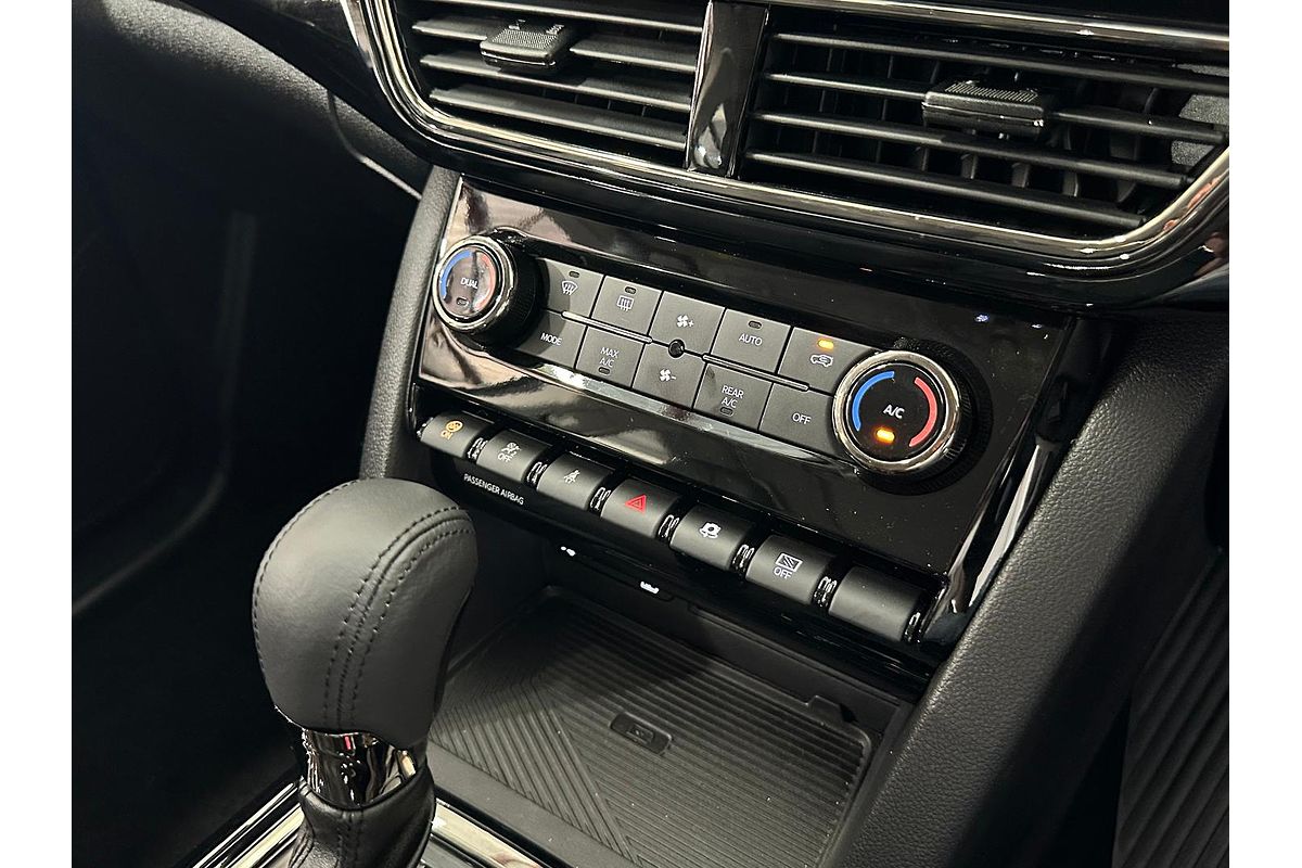 2024 Mahindra XUV700 AX7L Black Edition