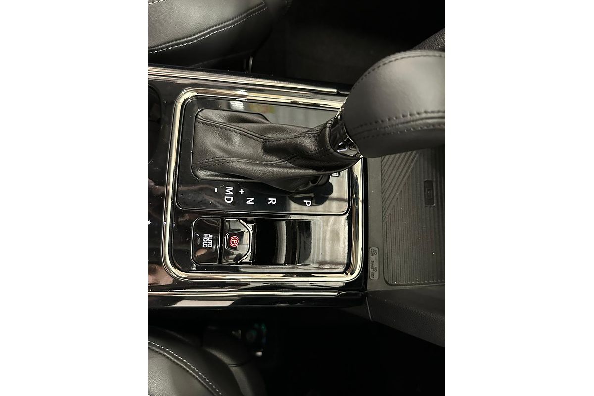 2024 Mahindra XUV700 AX7L Black Edition