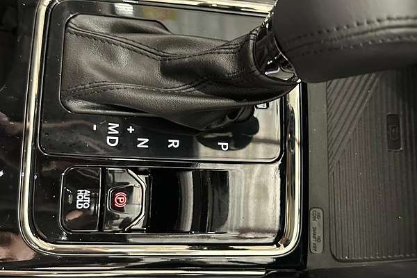 2024 Mahindra XUV700 AX7L Black Edition