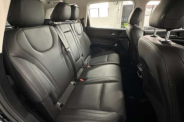 2024 Mahindra XUV700 AX7L Black Edition