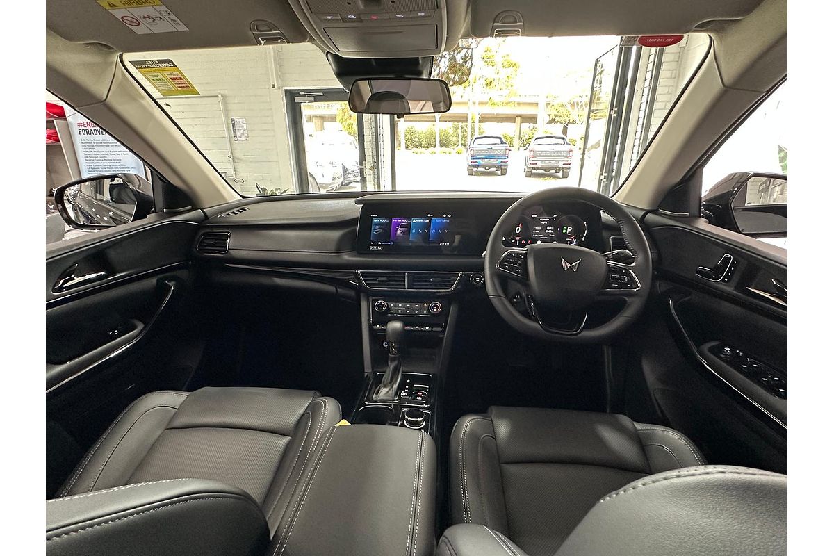 2024 Mahindra XUV700 AX7L Black Edition