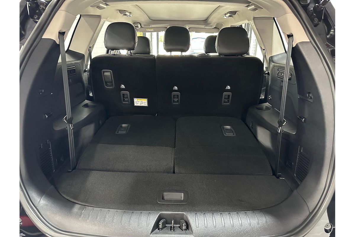 2024 Mahindra XUV700 AX7L Black Edition