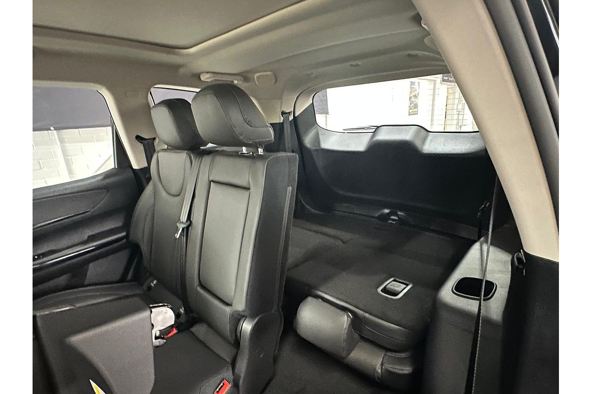 2024 Mahindra XUV700 AX7L Black Edition