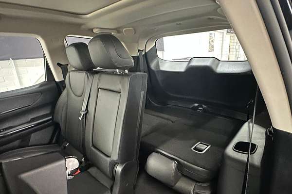 2024 Mahindra XUV700 AX7L Black Edition