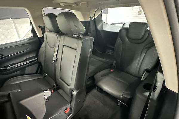 2024 Mahindra XUV700 AX7L Black Edition