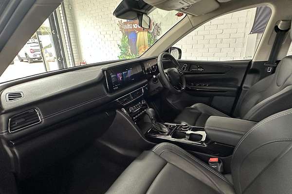2024 Mahindra XUV700 AX7L Black Edition