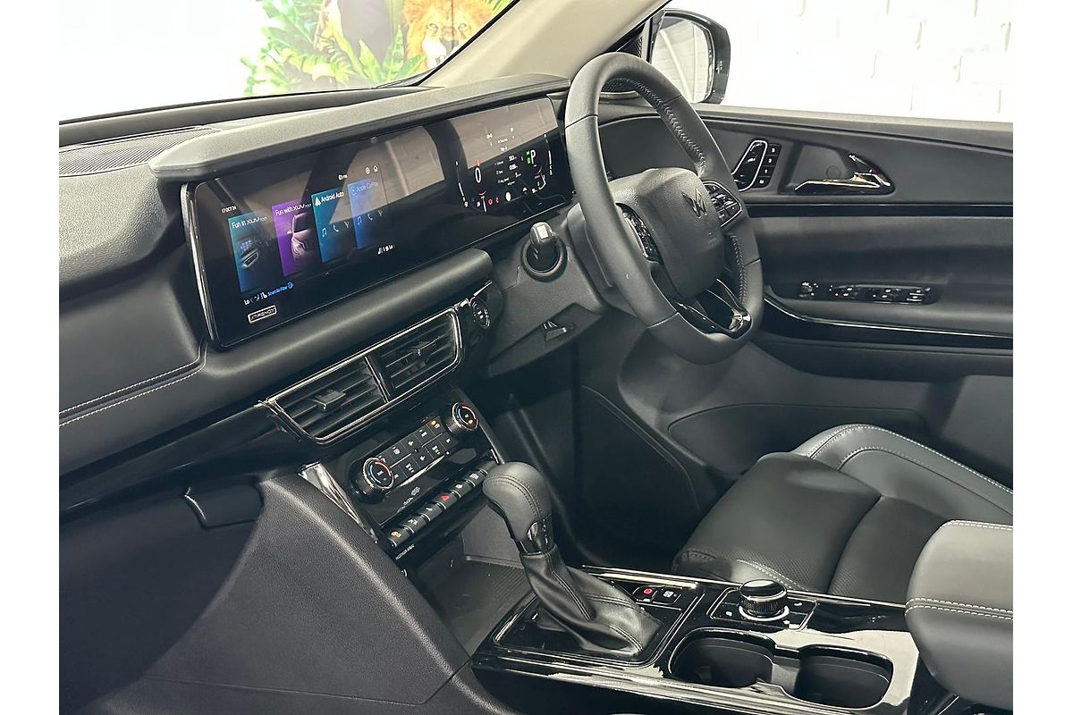 2024 Mahindra XUV700 AX7L Black Edition